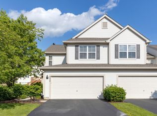 522 Heritage Ct, St Charles, IL 60175