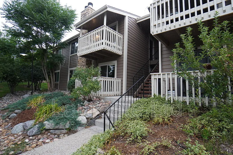 2 bed, 2.0 bath, 904 sqft, $1,695 — Photo 1