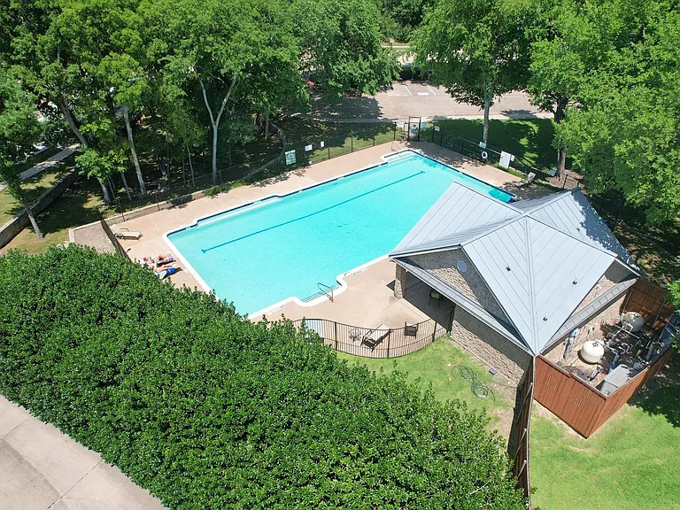 2328 Hunters Run Dr — Photo 39