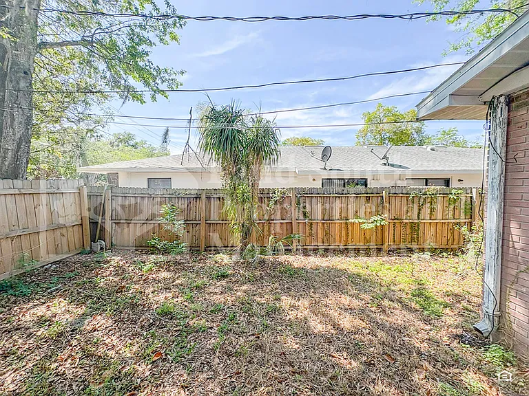 420 Allamanda Dr — Photo 14