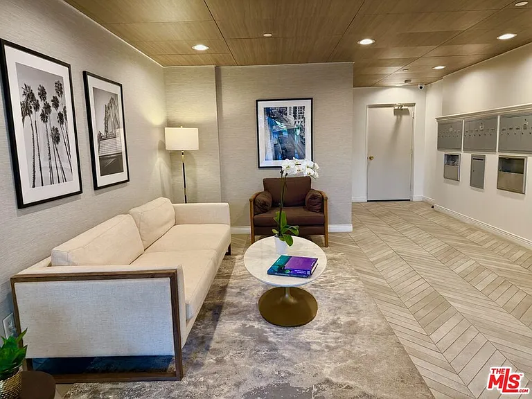 637 Wilcox Ave #2D — Photo 3