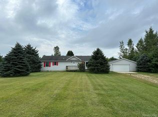 1239 W Barnes Rd, Fostoria, MI 48435