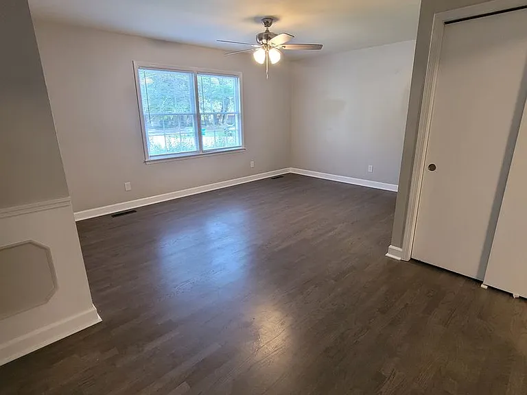 825 Montclair Dr — Photo 5