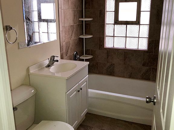 5th image of 4853 W 93rd St