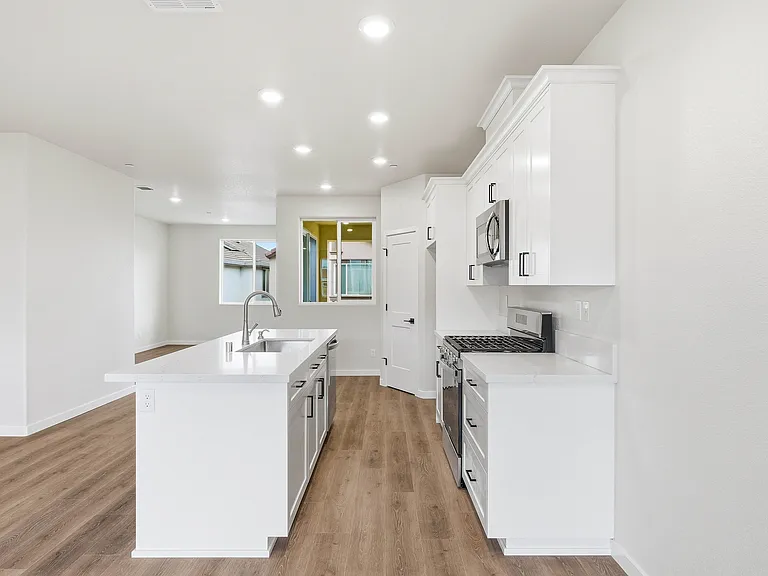 3818 E Commerce Way — Photo 13