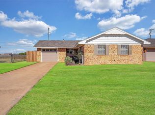 205 Elaine Ave, Foss, OK 73647