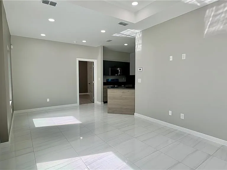 5605 Northwestern Ave #4 — Photo 4