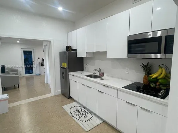 571 E 45th St, Hialeah, FL 33013