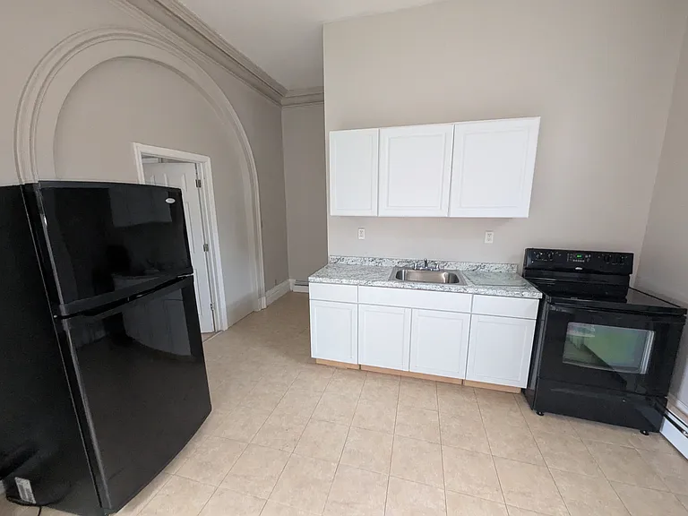905 Asylum Ave #1 — Photo 3