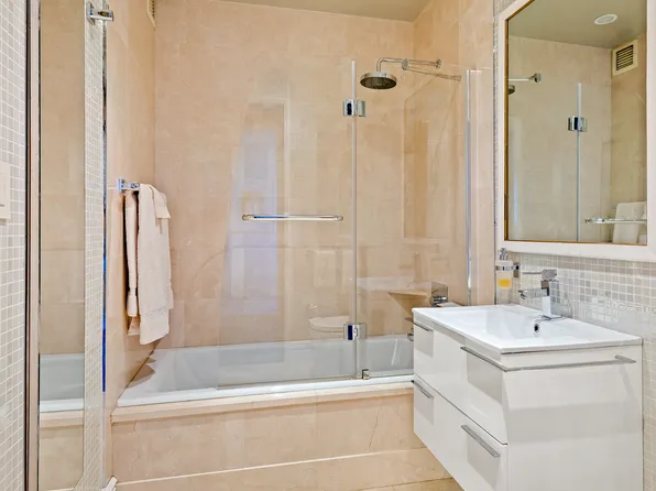 120 Riverside Boulevard image 16 of 18