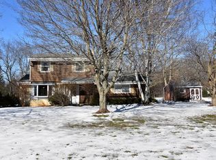 W317S7765 Lakecrest Dr, Mukwonago, WI 53149