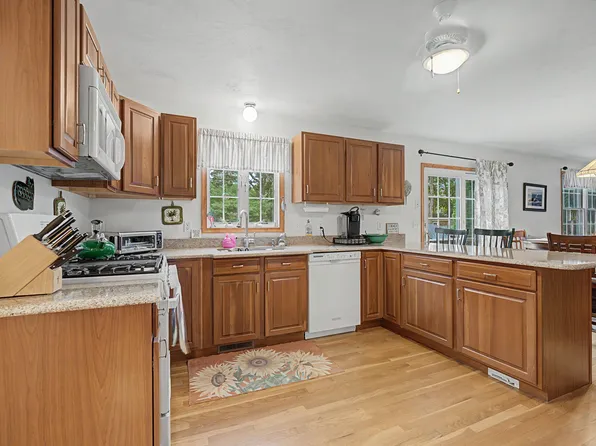 12 Gordon Lane, Yarmouth Port, MA 02675