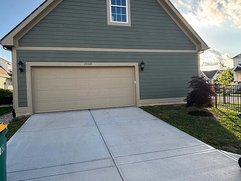 15109 Larchwood Dr — Photo 3