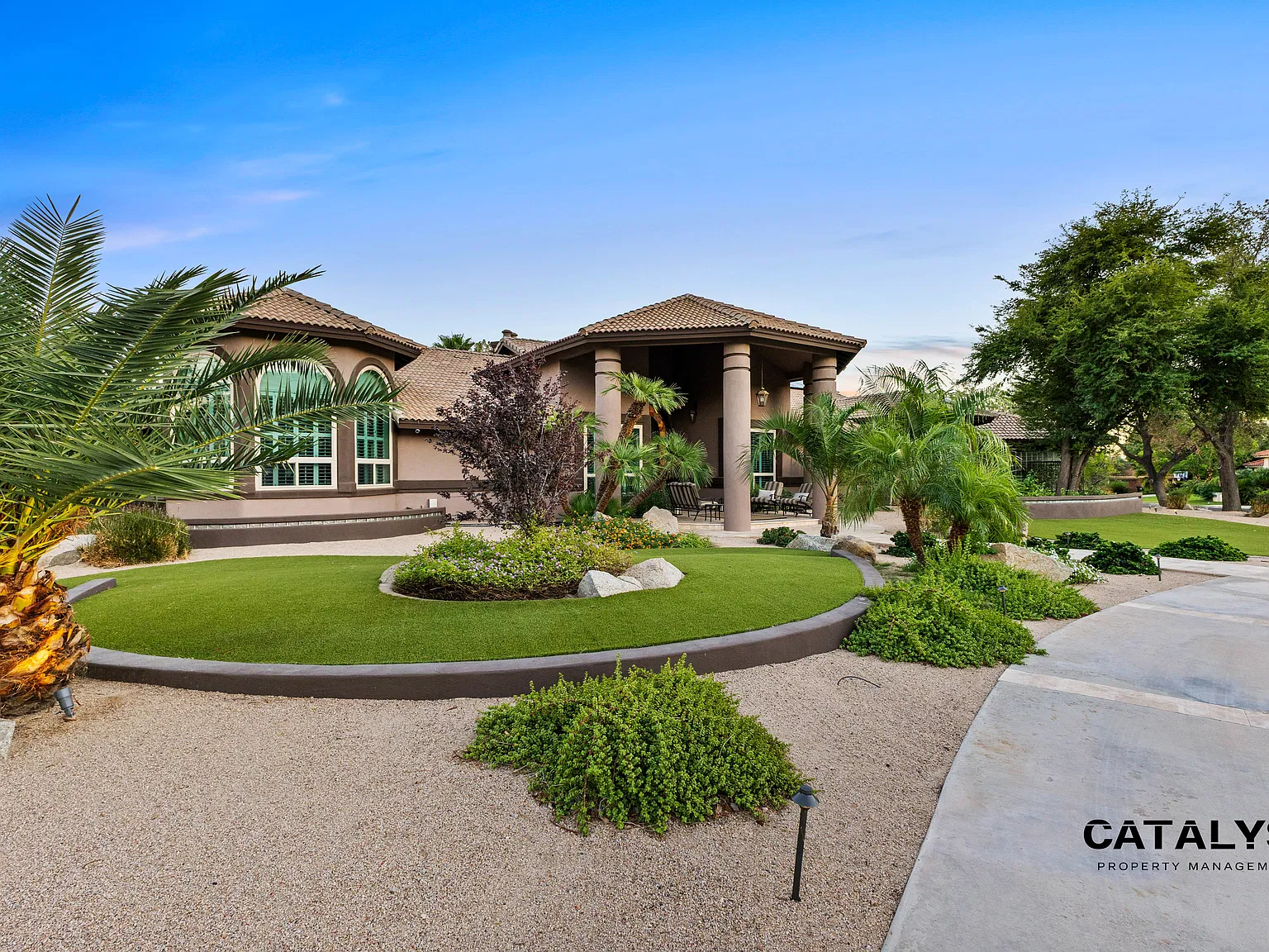 6 bed, 5.5 bath, 5623 sqft, $8,000 — Photo 2