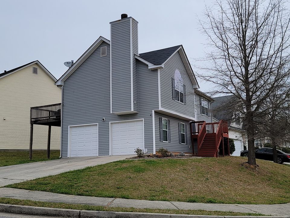 2nd image of 2542 Hills St