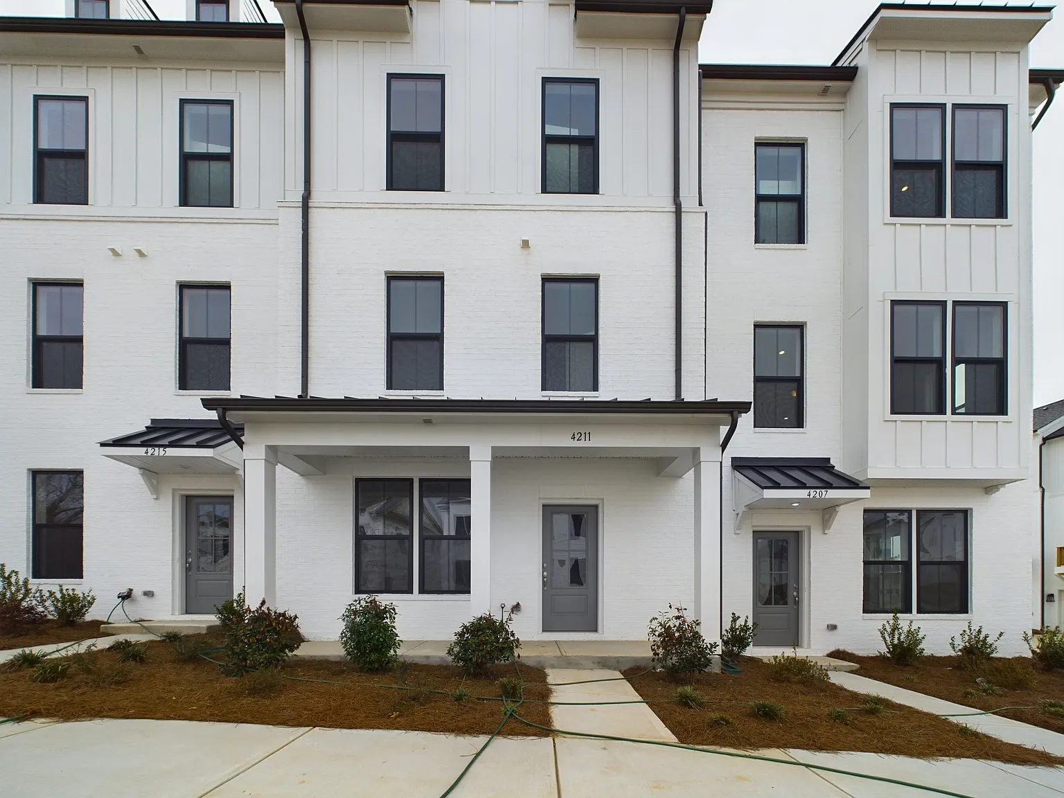 3 bed, 3.5 bath, 1887 sqft, $2,900 — Photo 3