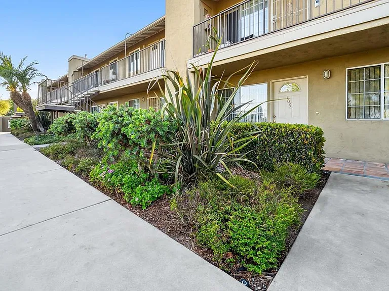 4775 Seminole Dr #105 — Photo 24