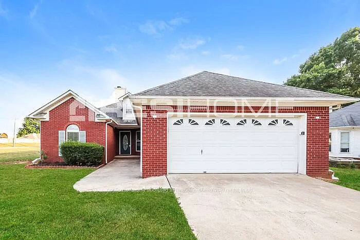 3 bed, 2.0 bath, 1469 sqft, $1,515 — Photo 1