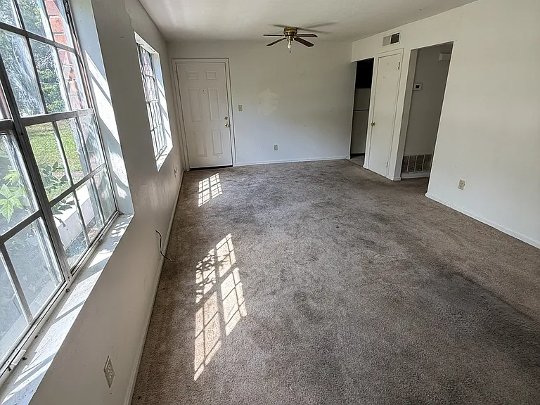 2220 Ticknor Dr — Photo 23