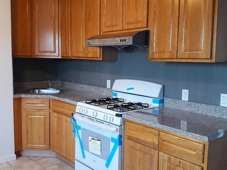 58 Grant St #2L — Photo 9