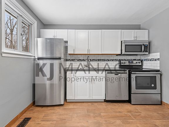 2nd image of 819 N Harvey St