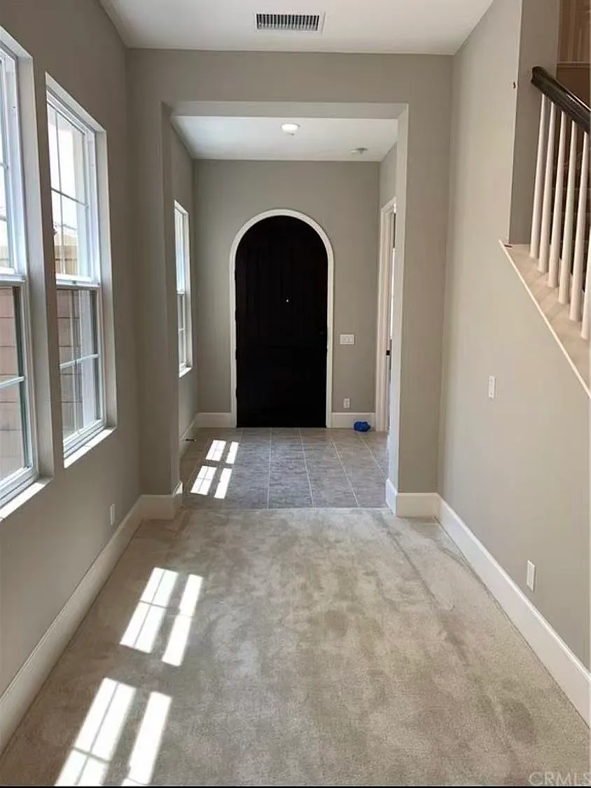 5 bed, 5.5 bath, 3489 sqft, $8,500 — Photo 2