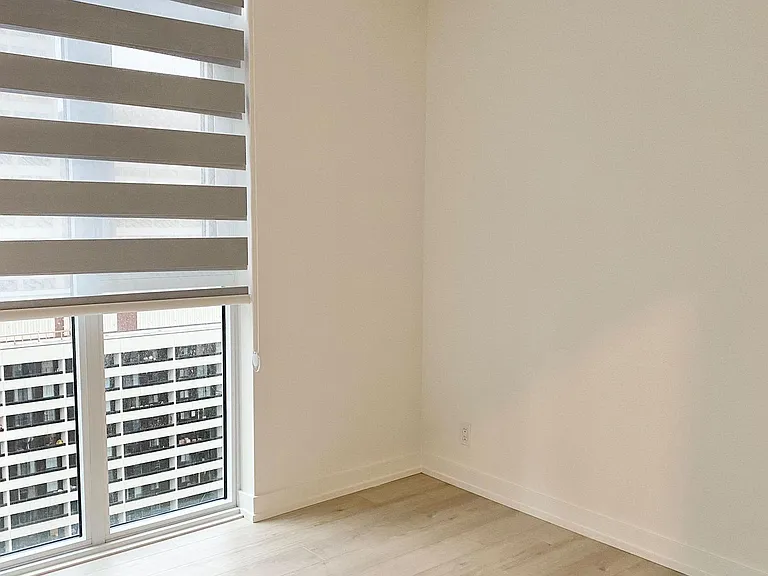 33 Helendale Ave #1906 — Photo 7