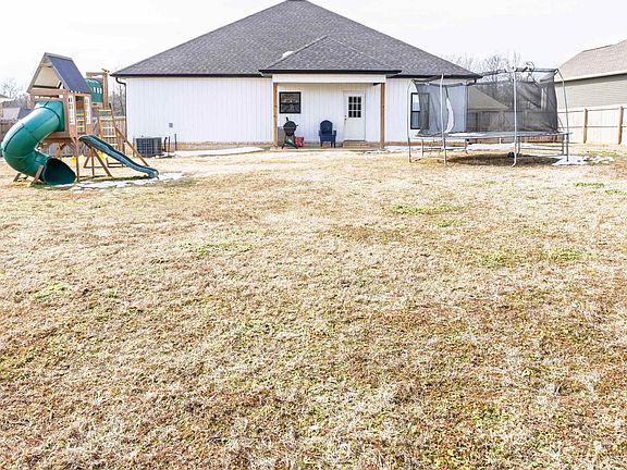 5th image of 120 Sarah Grace Dr