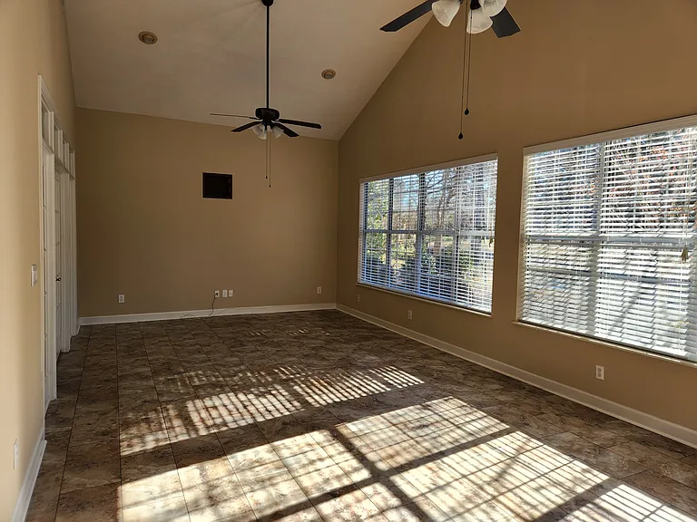 9398 Pinckney Ln — Photo 10