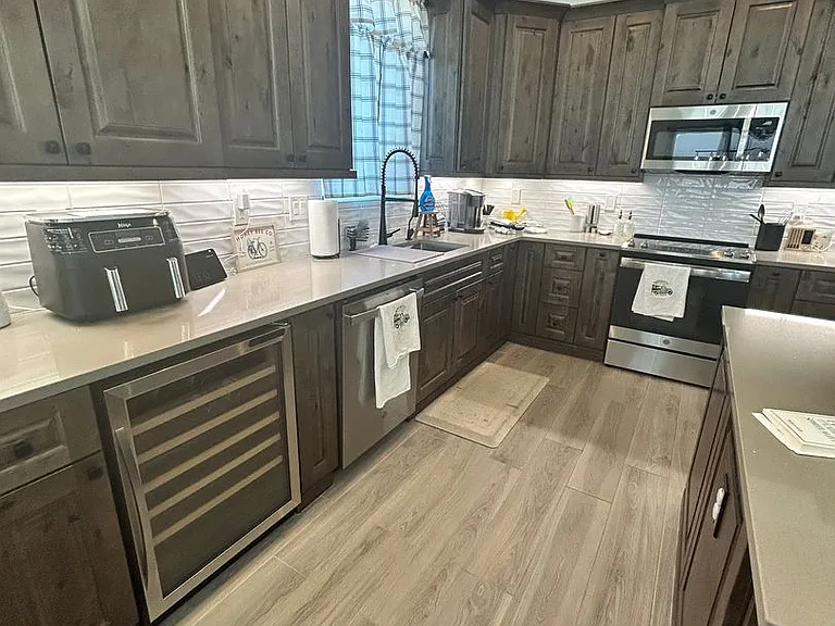 4736 N Diana Ave — Photo 9