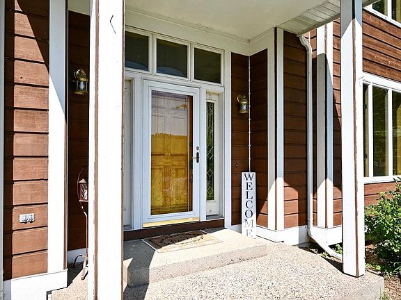 2nd image of 104 Forest Oak Ct