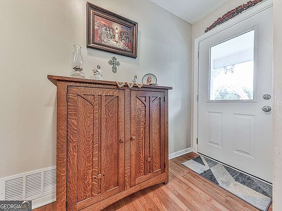 4th image of 10 Southwood Dr NW