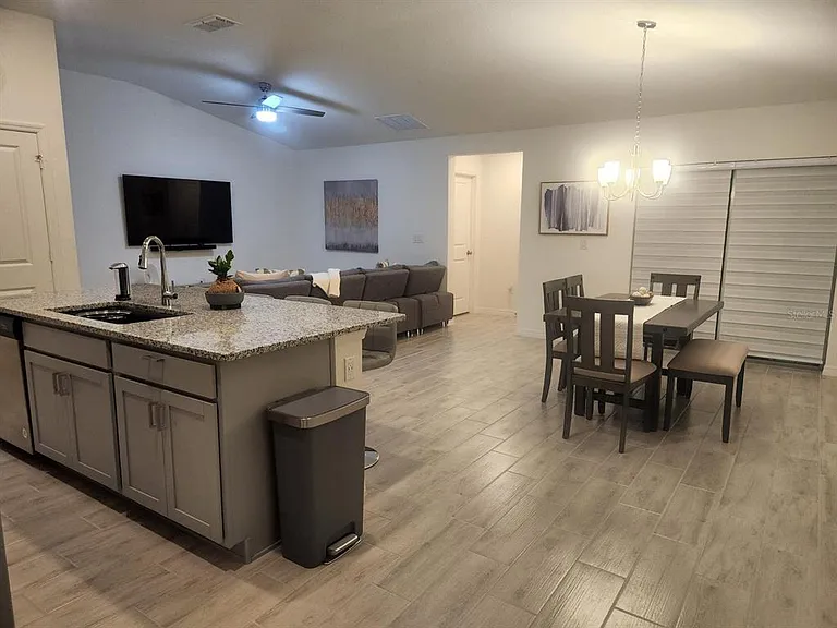 1055 Papaya Cir — Photo 7