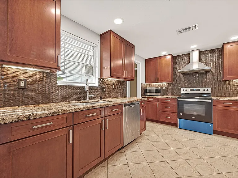 13702 Ella Lee Ln — Photo 19