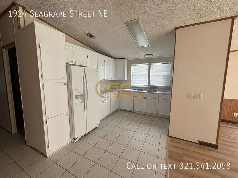 1924 Seagrape St NE — Photo 6