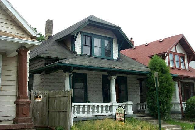 1st image of 75 E Schiller St