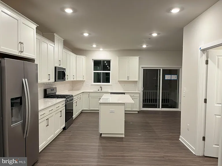 507 Titanium St — Photo 35