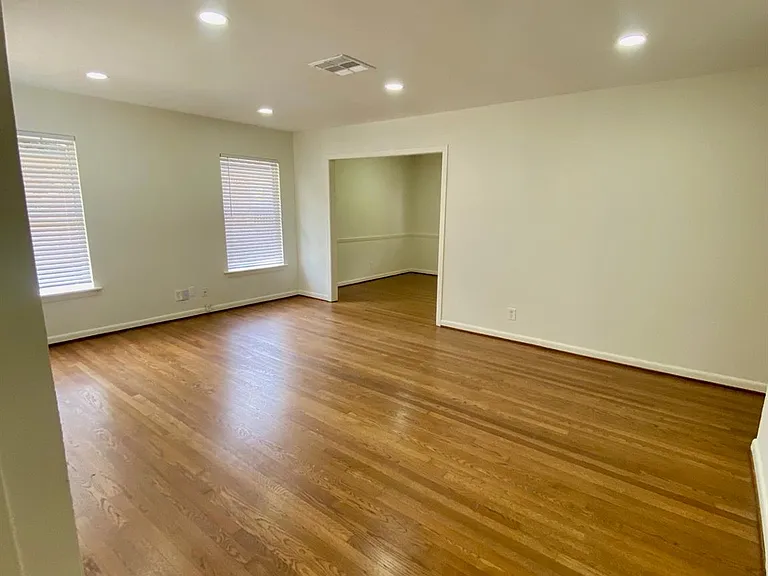 3118 Castlewood St — Photo 7