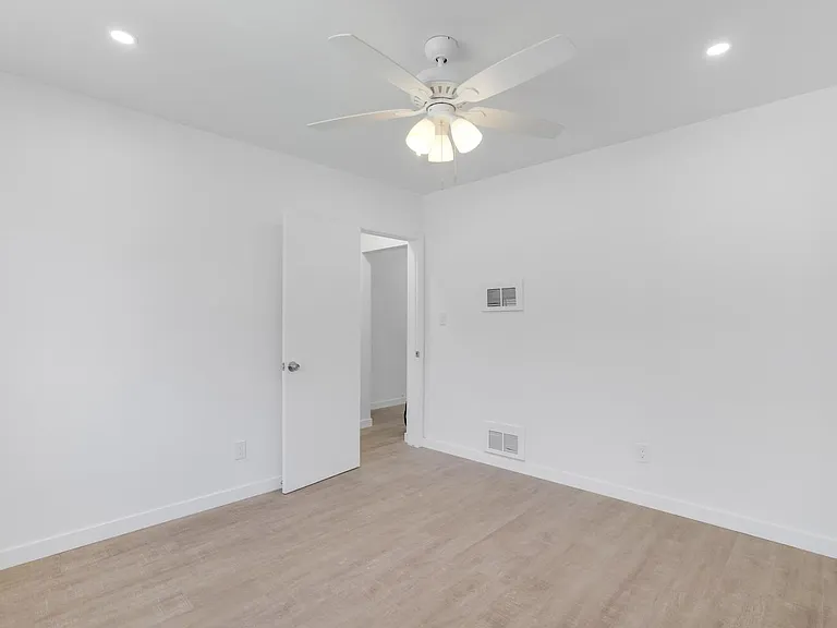 323 E Chestnut St #7 — Photo 9