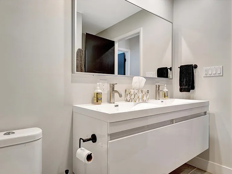 102 Greencroft Dr — Photo 43