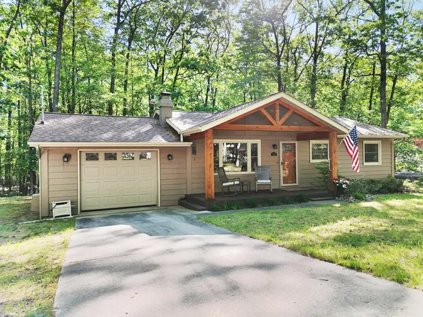 312 Peach Rd, Roscommon, MI 48653