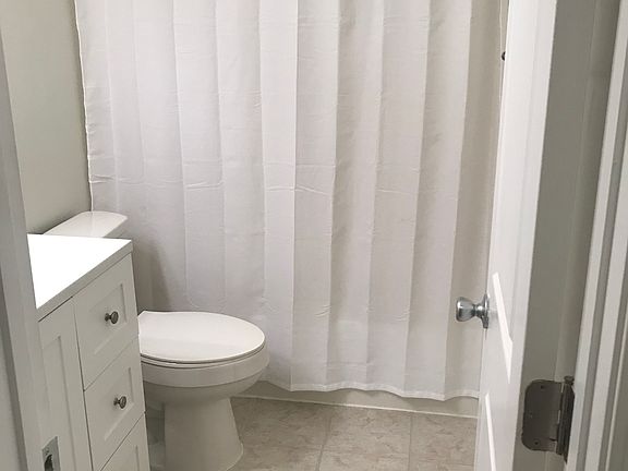 5th image of 2811 Langley Ave APT 213