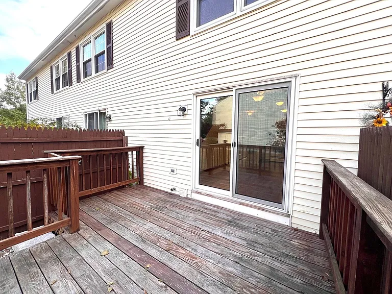 812 Court St #D — Photo 23