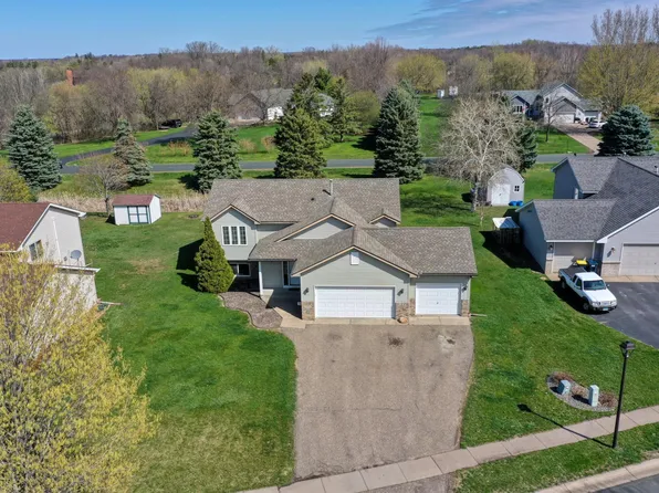 10928 Shoreline Ct, Chisago City, MN 55013