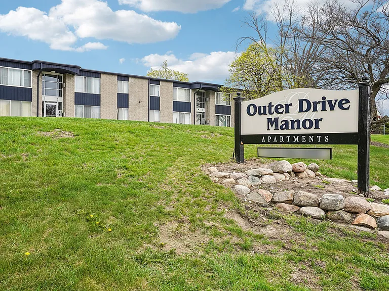 Outer Drive Manor Apartments — Photo 73