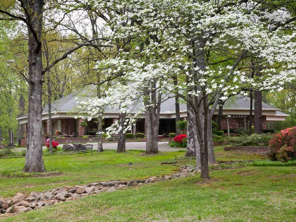 2205 Church Ave, Mena, AR 71953