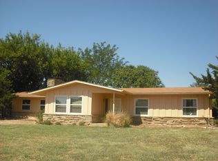 1101 Parkside Ln, Winfield, KS 67156