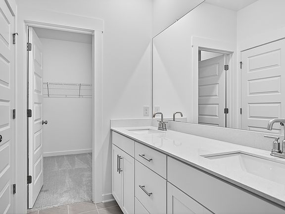 4th image of 220 Crown Gardens Ct