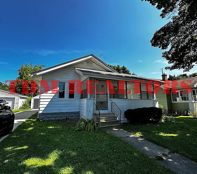 2534 Tiffin St — Photo 2