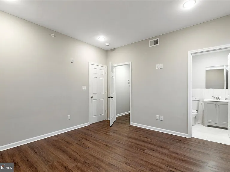 1230 N Marshall St #3R — Photo 3